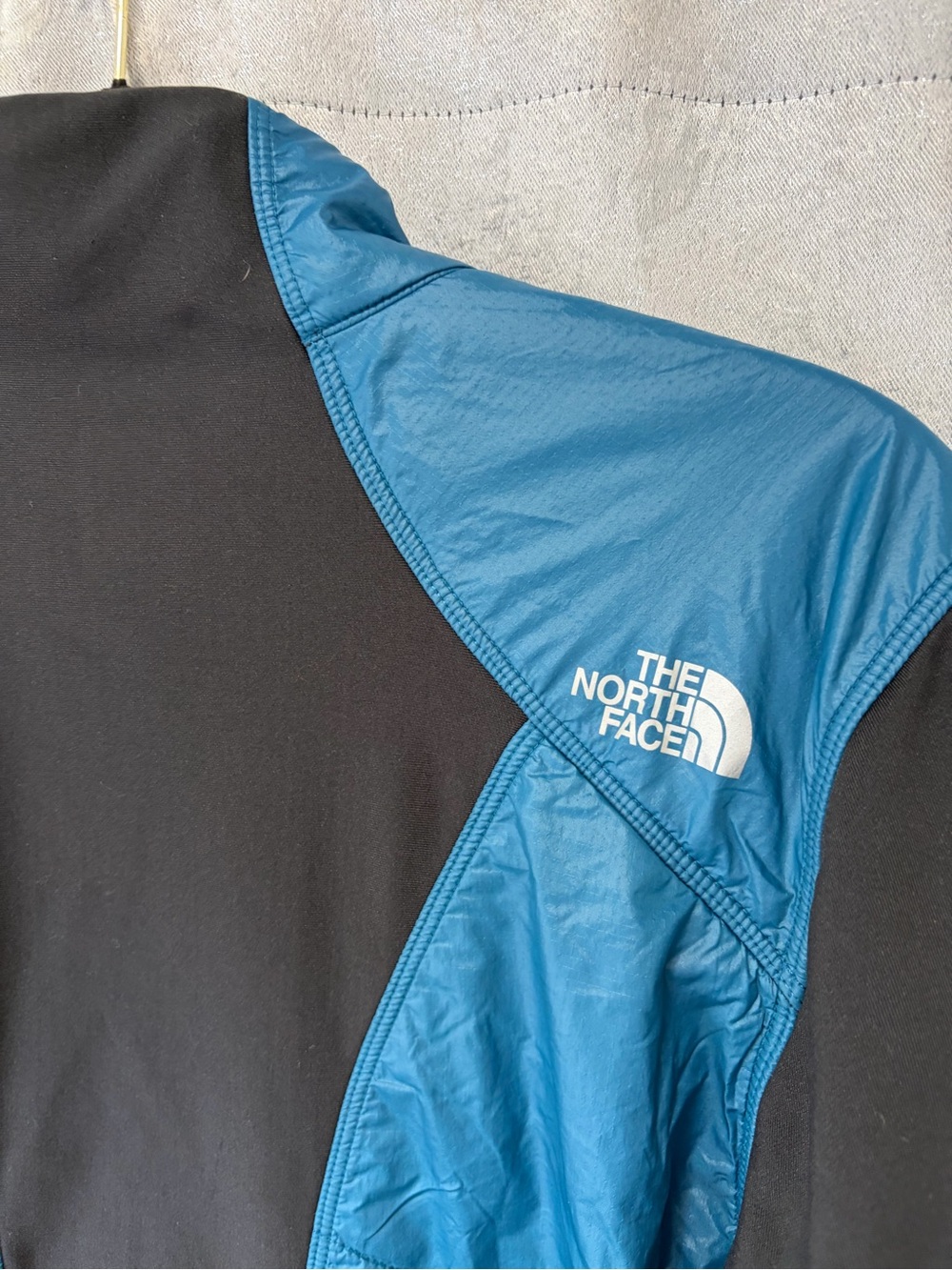 The North Face Men’s Teal Hybrid Jacket with Black Sleeves and Lime Trim - Picture 10 of 11